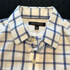 Banana Republic Men’s Non-Iron Dress Shirt - Tailored Slim Fit- Medium